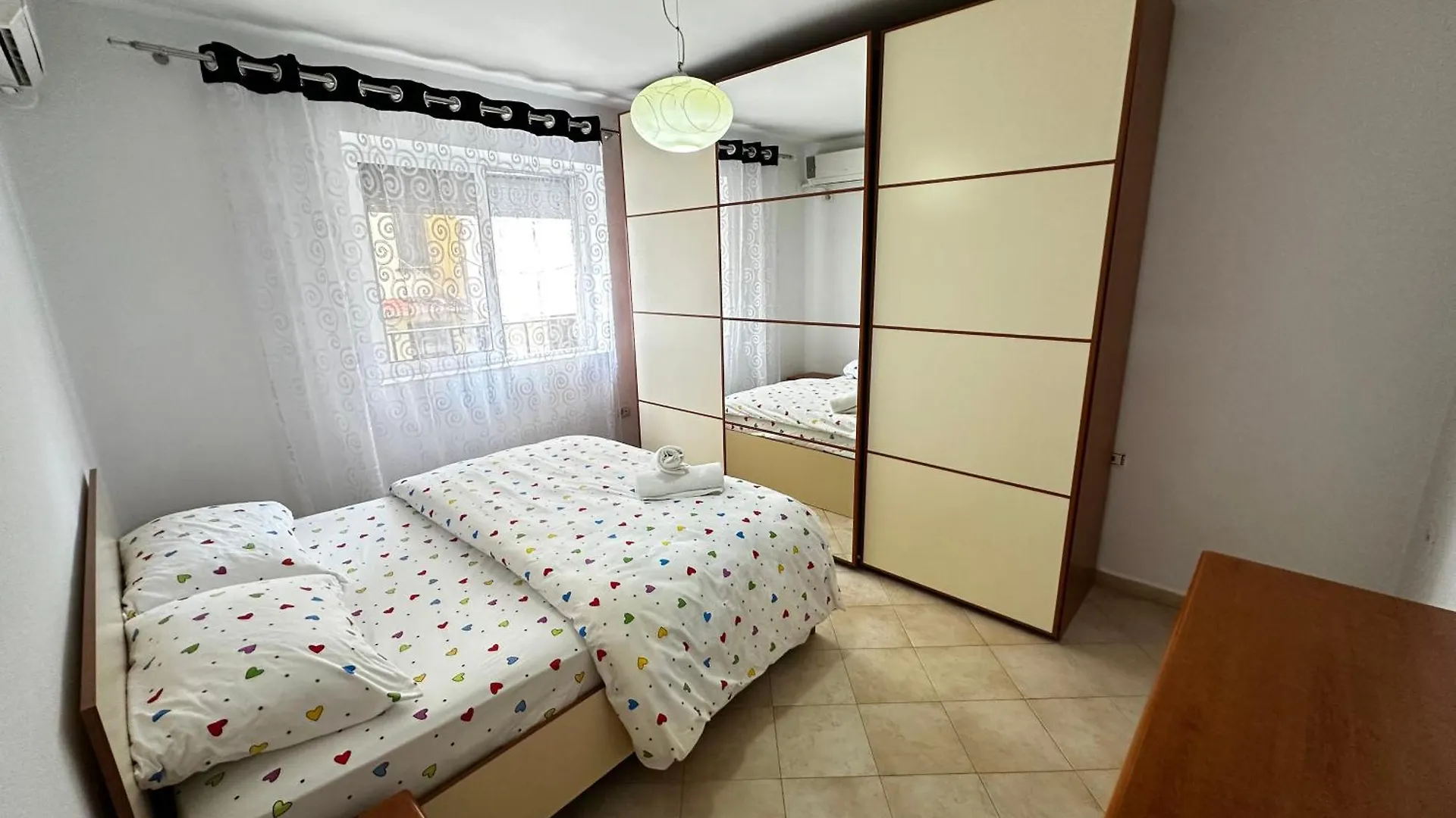 Drions Apartment. 3 Bedroom Tirana 0*,  Albánia